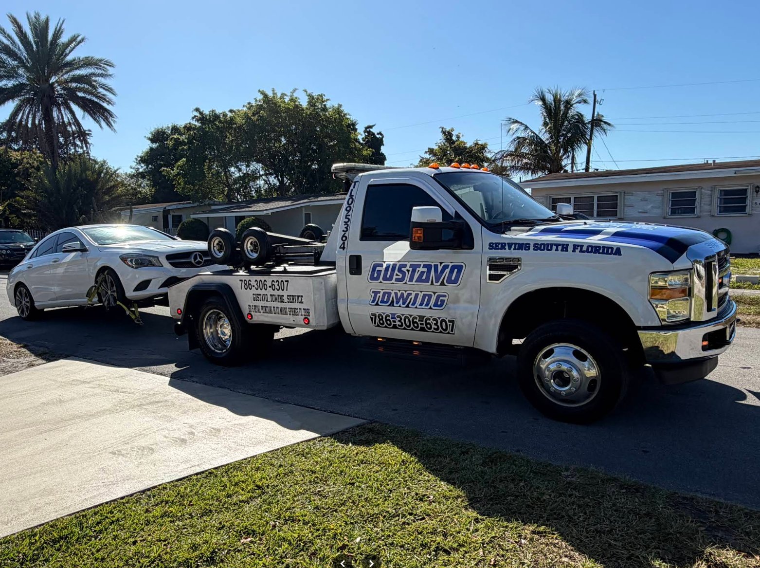 Gustavo Towing servicio de grua Miami remolcando Mercedes